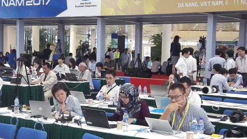 Foreign reporters praise Vietnam’s APEC hosting   - ảnh 2