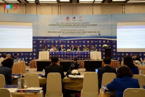 International cooperation strengthened for East Sea peace, stability  - ảnh 1