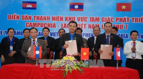 Youth forum of Cambodia, Laos and Vietnam issues joint statement on cooperation  - ảnh 1