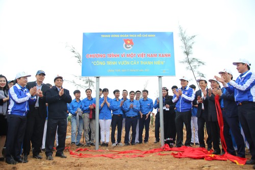 Vietnam Airlines, Youth Union jointly plant 11,000 trees in Quang Ninh - ảnh 2