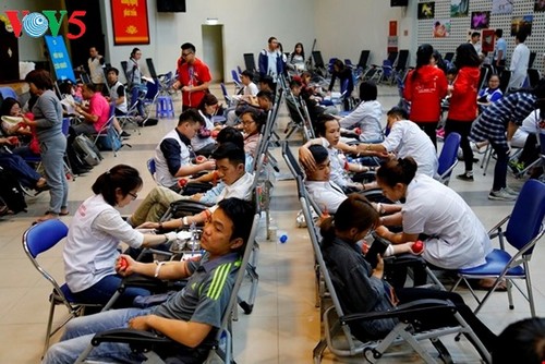 1,000 blood units collected on launch day of blood donation festival  - ảnh 1