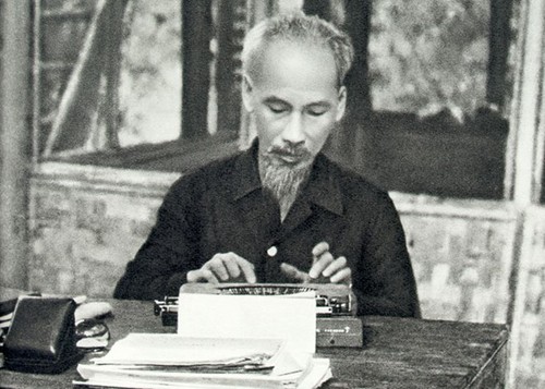 Following Ho Chi Minh’s example achieves positive results  - ảnh 1