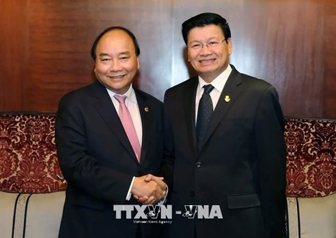 PM meets Thai, Lao counterparts on ACMECS8 sidelines - ảnh 2