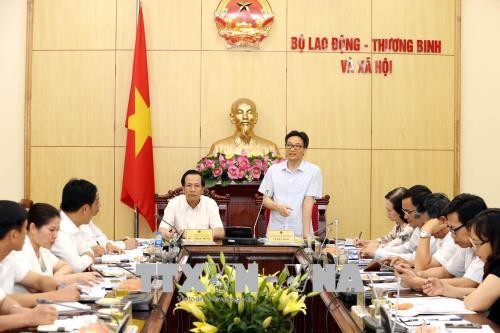 Deputy PM inspects implementation of grassroots democracy  - ảnh 1