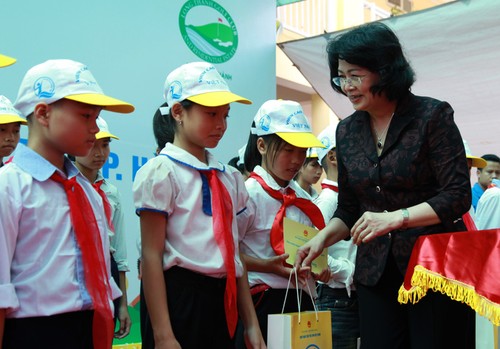 21,000 USD donated to disadvantaged children in Hanoi - ảnh 1