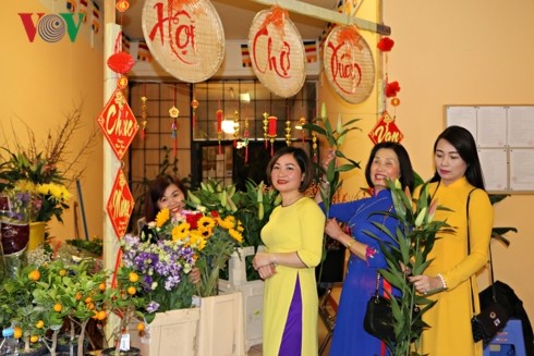 Overseas Vietnamese welcome in Year of the Pig  - ảnh 1