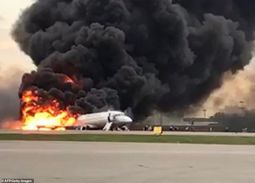41 reported killed after Russian aircraft catches fire  - ảnh 1