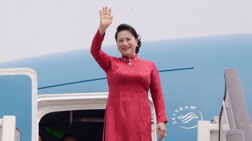 NA Chairwoman arrives in Beijing, continuing official visit to China  - ảnh 1