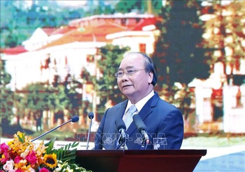 PM stresses on need to develop international trade center in Lao Cai - ảnh 1