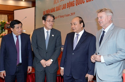 PM attends conference on improving national labor productivity - ảnh 1
