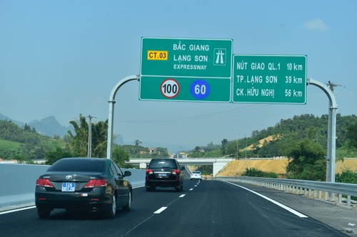 Bac Giang-Chi Lang expressway opened to traffic  - ảnh 1