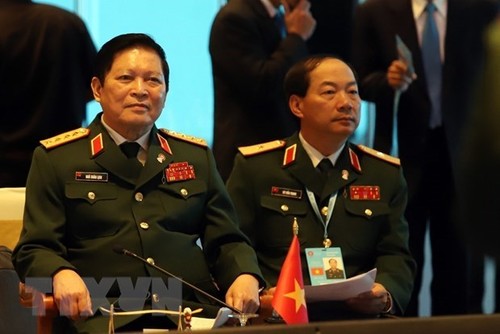Vietnamese Defense Minister mentions East Sea in ASEAN meeting  - ảnh 1