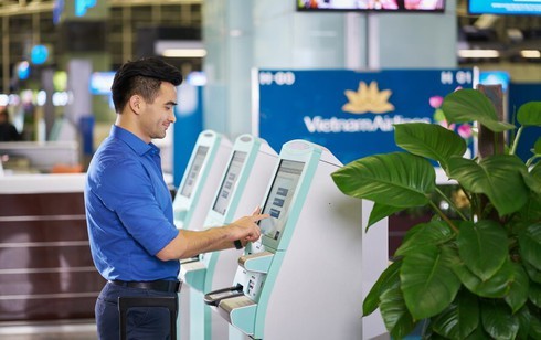 Vietnam Airlines deploys self-service kiosks  - ảnh 1