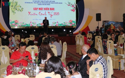Tet get-together held for 200 overseas Vietnamese in Da Nang  - ảnh 1
