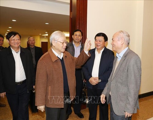 Politburo comments on 13th National Party Congress’s documents - ảnh 1