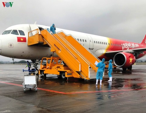 Air passengers from Republic of Korea quarantined in Quang Ninh, Can Tho  - ảnh 1