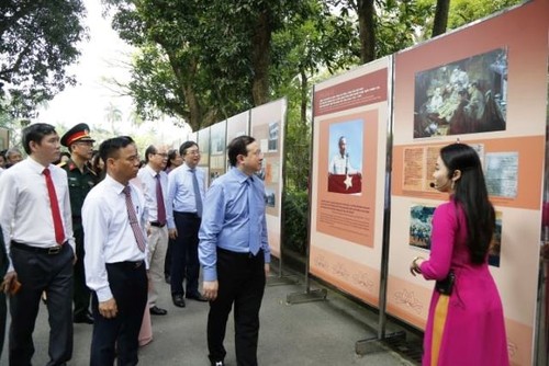 Exhibition about President Ho Chi Minh opens in Hanoi  - ảnh 2