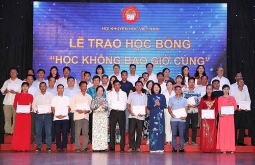 Vice President promotes  “Learning never ends” movement - ảnh 1