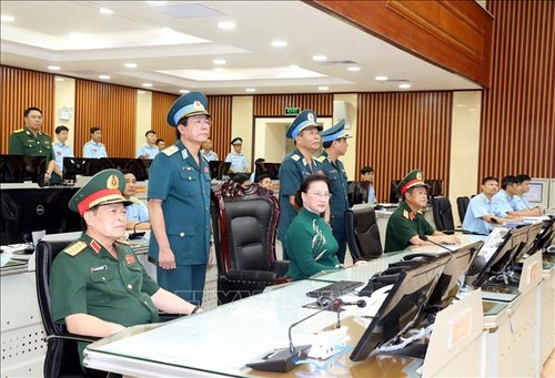 National Assembly Chairwoman visits Air Defense-Air Force - ảnh 2