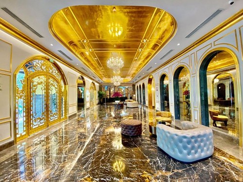 Hanoi’s first gold-plated hotel opens  - ảnh 1