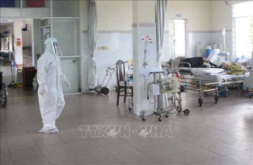 Vietnam reports 11 COVID-19 related deaths, 841 infected people  - ảnh 1