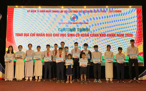2.1 million USD raised for poor students in Da Nang - ảnh 1