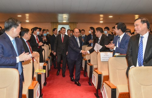PM praises banking sector’s contribution to macro-economic stability - ảnh 1