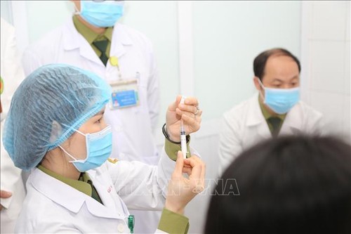 Vietnam’s COVID-19 vaccine test halfway through in stage one of safety trial - ảnh 1
