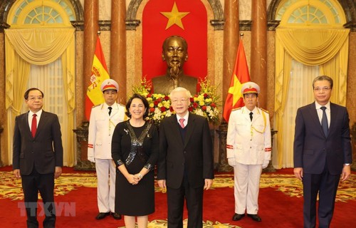 Party Chief and President receives credentials of foreign ambassadors - ảnh 1