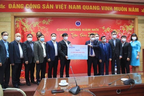 Companies donate 900 thousand USD to vaccine purchase fund - ảnh 1