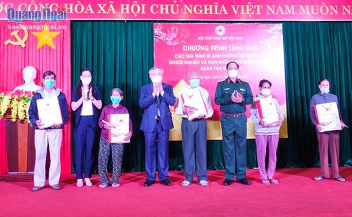 Party, State leaders pay Lunar New Year visits to Son La, Quang Ngai, HCM City - ảnh 2
