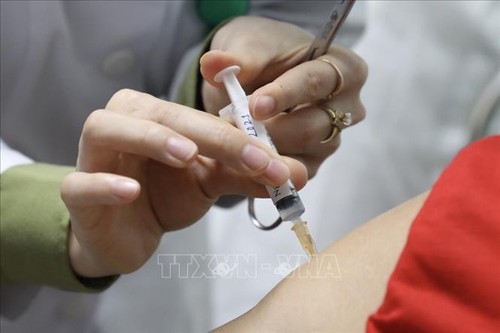 COVID-19 vaccine trial: 367 volunteers receive jabs  - ảnh 1