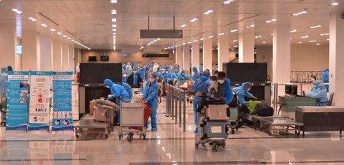 340 Vietnamese returnees from South Korea quarantined in Bac Lieu  - ảnh 1