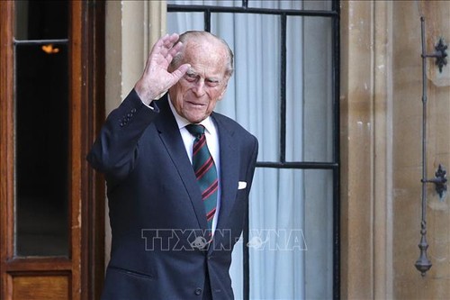 Britain's Prince Philip dies aged 99 - ảnh 1