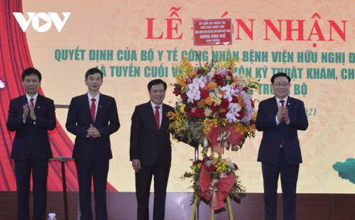 National Assembly Chairman Vuong Dinh Hue pays working visit to Nghe An  - ảnh 1