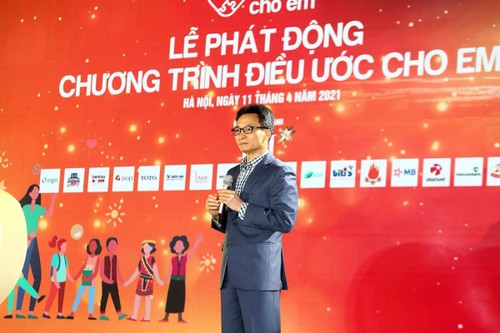 Fund-raising program launched for education of disadvantaged people  - ảnh 1