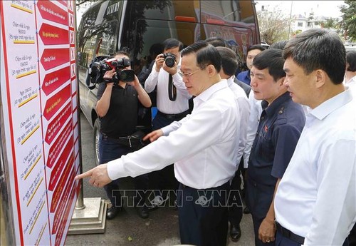 National Assembly Chairman inspects election preparation in Quang Ninh  - ảnh 1