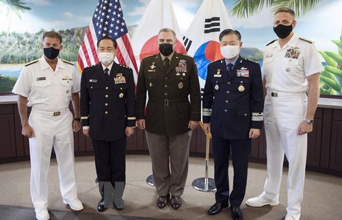 US, South Korea, Japan pledge to strengthen military cooperation - ảnh 1
