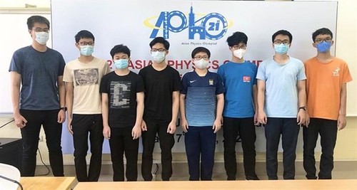 Vietnamese students win gold medals at Asia-Pacific Physics Olympiad - ảnh 1