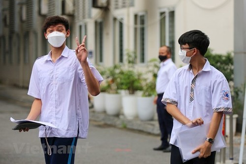 Hanoi: 93,000 students finish 10th grade entrance exam  - ảnh 1