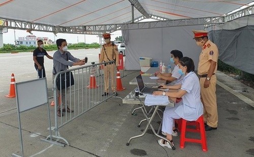 Cameras for QR code scanning installed at Hanoi's COVID-19 checkpoints - ảnh 1