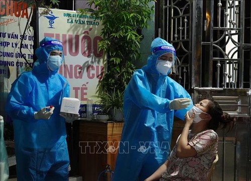 12,000 patients recover from COVID-19 on Wednesday - ảnh 1