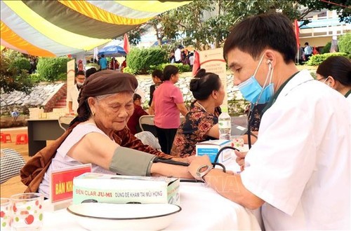 How are Vietnamese senior citizens taken care of during pandemic? - ảnh 1