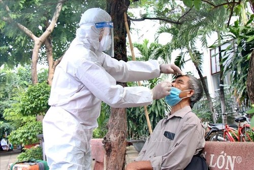 Vietnam records 4,806 more cases of COVID-19 on Friday - ảnh 1