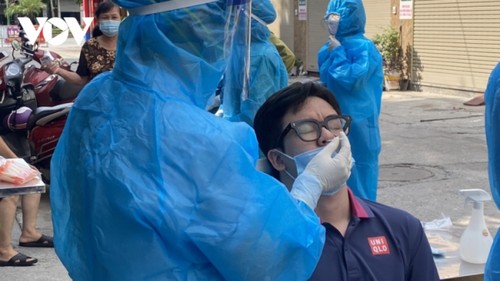 Vietnam’s daily COVID-19 infections drop by 1,000 - ảnh 1