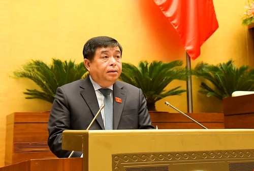 Planning and Investment Minister presents economic restructuring plan until 2025  - ảnh 1