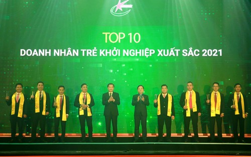 Young entrepreneurs honored for excellent start-ups in 2021 - ảnh 1