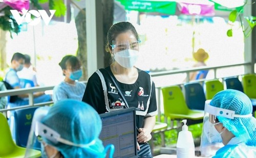 Vietnam’s daily COVID-19 cases drop by 5,100 on Monday  - ảnh 1