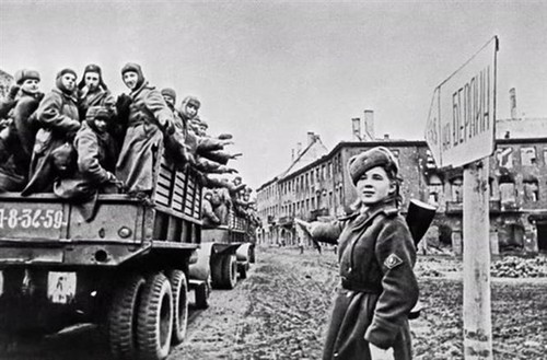 Russia sanctions deniers of Soviet role in World War II - ảnh 1