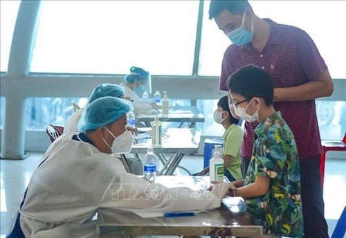 Vietnam reports 42,000 recoveries from COVID-19 in 24 hours - ảnh 1
